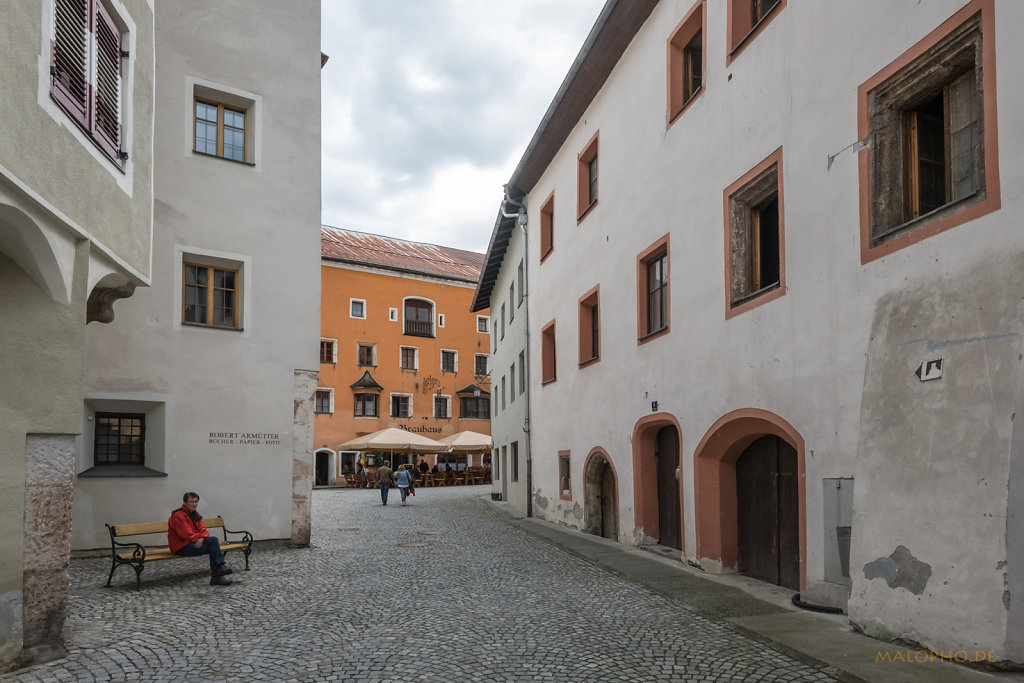 Warten vorm Brauhaus