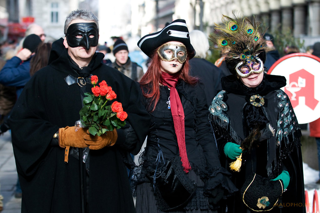 Familie in schwarz