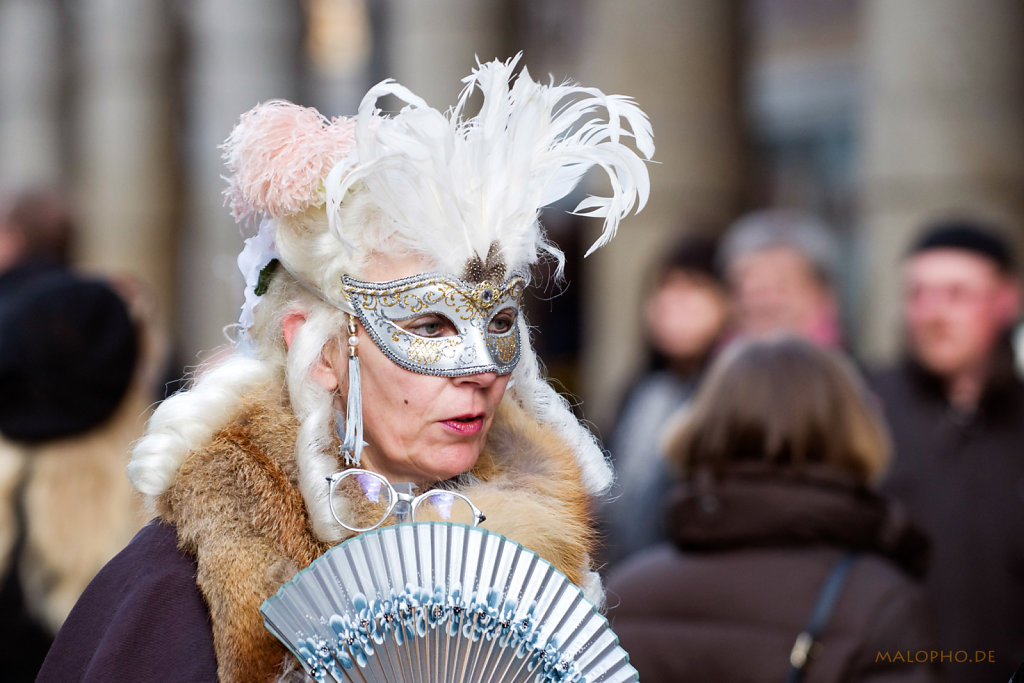 Maske und Brille
