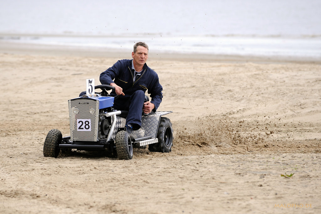 Hot Rod im Sand