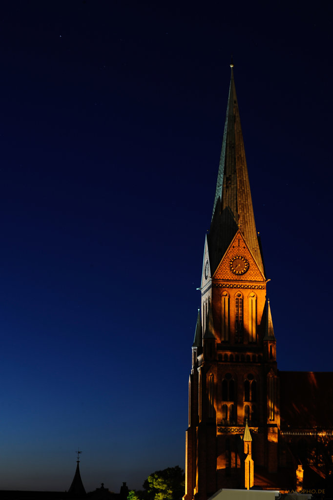 Kirchturm blau