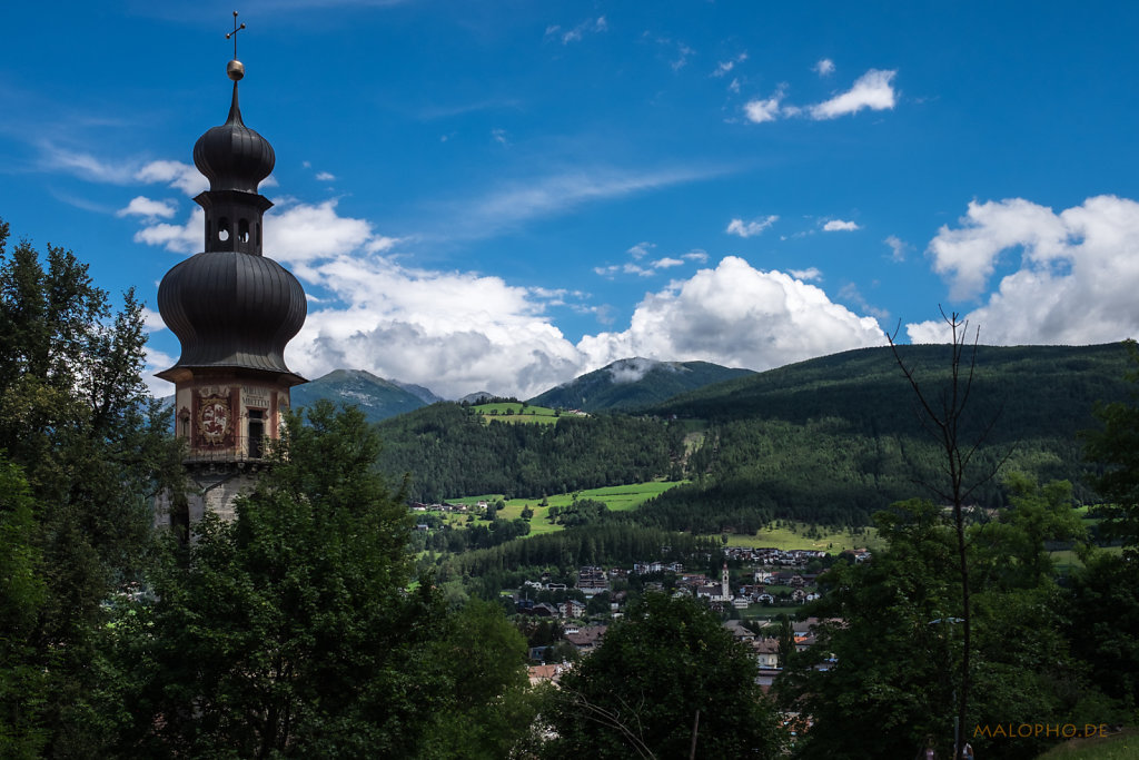 Kirchturm über Bruneck