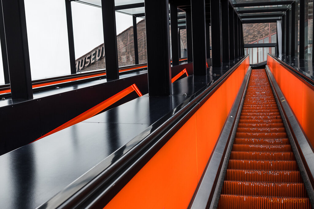 Rolltreppe Orange II