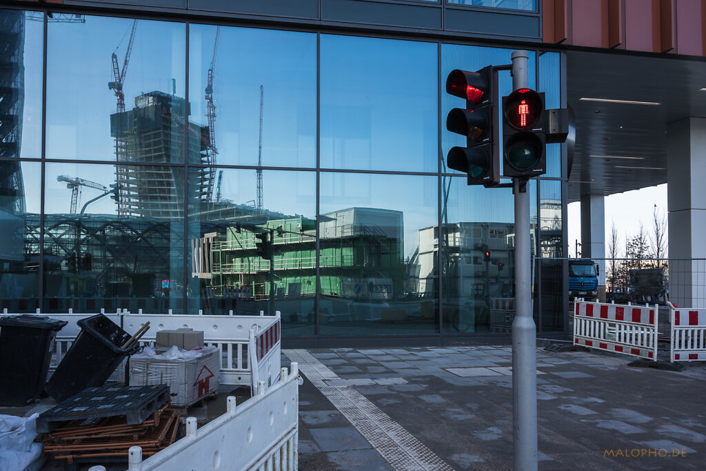 Baustelle im Spiegel